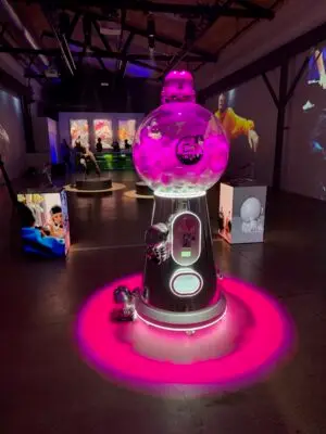 giant gumball machine hire Giant Gumball / Capsule Arcade Machine Hire